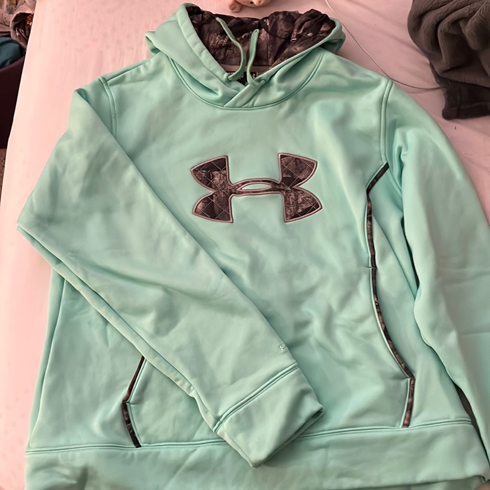 Teal/camo Under Armor sweatshirt, barely worn